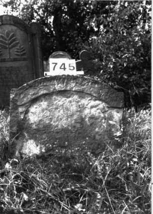 Grabstein 745