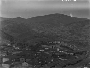 Das Dorf Néila : Blick über das Dorf Néila in den Bergen