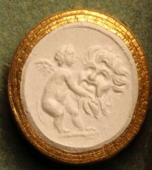Cupido mit einer tragischen Maske in den Händen (Daktyliothek, Erstes Mythologisches Tausend)