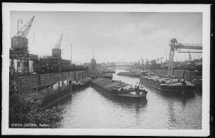 Riesa. Gröba - Hafen mit Kränen und Lastkähnen