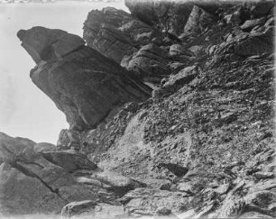 Gebirgspass : Geröllfeld auf einem Gebirgspass im Lao Shan Gebirge