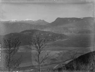 Berglandschaft : Blick von einer Anhöhe auf die Berglandschaft.