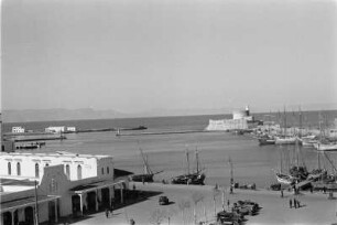 Hafeneinfahrt : Die Einfahrt zum Mandraki-Hafen von Rhodos.