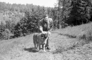 Leonberg: [Gerhart Herrmann] Mostar und sein Leonberger Hund