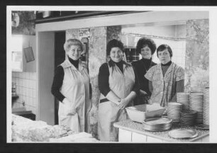 Mitarbeiterinnen des HO-Cafés "Mokka-Perle"
