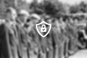Exer: landesweite Vereidigung von Polizeianwärtern für Schleswig-Holstein: angetretene junge Polizisten: hinten Bäume: 15. September 1996