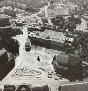 Theaterplatz in der Inneren Altstadt von Dresden : Blickrichtung Südwesten zum Zwinger