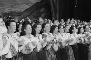 Kulturveranstaltung anlässlich des Internationalen Mädchentags : Mitglieder eines Ensembles