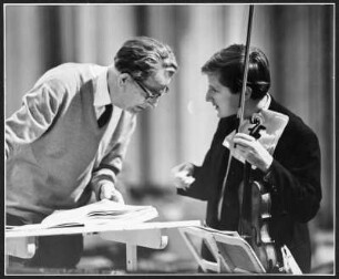 Frank Martin : Portrait des Komponisten Frank Martin und des Konzertmeisters Heinz Schenk im Apollo-Saal der Staatsoper Berlin