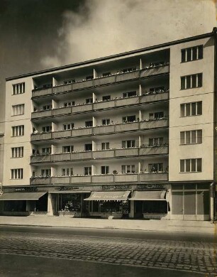 Wohn- und Geschäftshaus Kantstraße 56, Berlin-Charlottenburg: Straßenansicht