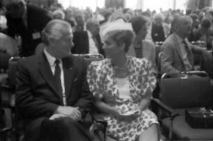 40. Tagung 1990 Mediziner: Sitzreihe Ehrengäste; Ministerpräsident Streibel, Gräfin Sonja Bernadotte
