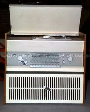 Radio-Phono-Kombination "Atelier 1" der Firma Braun mit einer zusätzlichen Lautsprecherbox