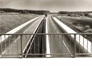 Schwarz-Weiß-Aufnahmen von Asphalt-Arbeiten der Firma Zettelmeyer