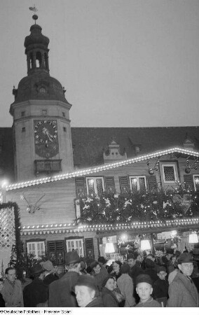 Leipziger Weihnachtsmarkt bei Dunkelheit