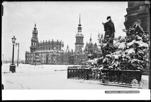 Dresden im Schnee, Theaterplatz mit Katholischer Hofkirche