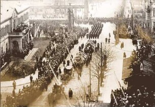 Die Beisetzung des Reichspräsidenten Ebert in Heidelberg am 5. März 1925 (Wagen mit den Kränzen)