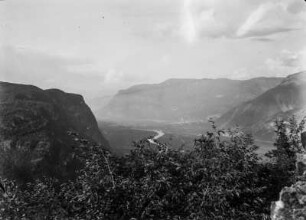 Talblick : Blick in das Etschtal, vermutlich von der Leuchtenburg bei Kaltern aus