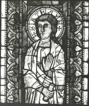Apostel Matthäus. Glasmalerei, um 1235/1245. Neukloster, ehemalige Zisterzienser-Nonnenklosterkirche s II (2). Ausstellung "Mittelalterliche Glasmalerei in der DDR", Angermuseum Erfurt 1989/1990. Kat. Nr. 5