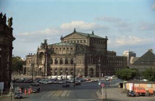 Semperoper : Dresden-Altstadt. Blick von der Brühlschen Terrasse zur Semperoper
