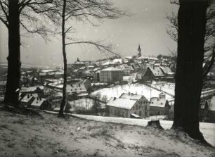 Hartenstein. Stadtansicht mit Stadtkirche. Blick vom Schloßberg (von Südosten)