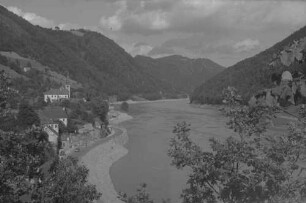 St. Nikola: Donau und Uferstraße