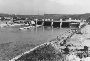 Staustufe Obertürkheim/Neckar
