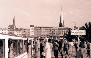 Hamburg: Alsterschiff, Anlegeplatz Jungfernstieg