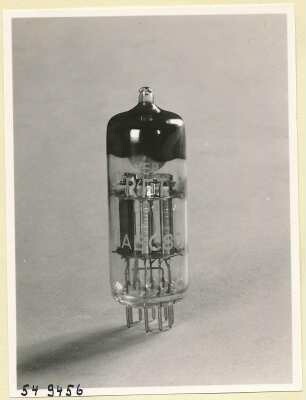 Elektronenröhre UABC80, R.F.T 604, Foto 1954