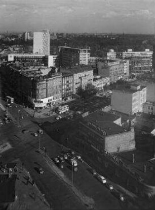 130° Panorama, Bild 5 von 7. Blick entlang dem Kurfürstendamm auf das Viktoria-Areal Richtung Breitscheidplatz. Berlin-Charlottenburg, Kurfürstendamm