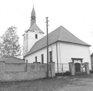 Köhra (Belgershain-Köhra). Pfarrkirche (Baubeginn wohl 12. Jh., Umbau 1770 und 1888). Ansicht von Nordwest