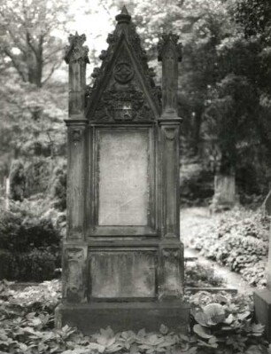Grabmal für Ritter von Felldegen : Grabmal für Ritter von Felldegen. Sandstein (vor 1852). Prag-Královské Vinohrady, Olšaner Friedhof
