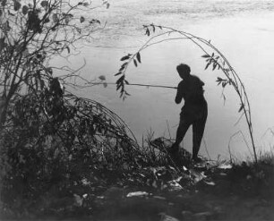 Angler am Ufer eines Sees?