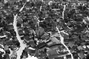 Vörstetten: Ortsbild mit eingerüsteter Kirche