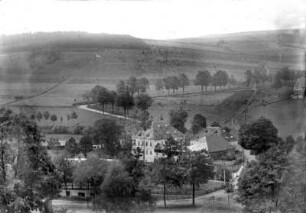 Niederdorf mit Oberschaar : li. vorn Fleischerei Meyer, dahinter ehem. Sachs-Mühle, re. oben May-Gut Oberschaar