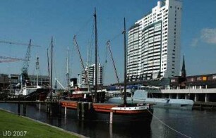 Bremerhaven, Mitte-Süd, Hans-Scharoun-Platz 1 & 3, Am Strom