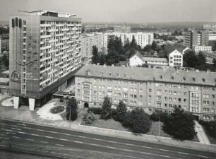 Dresden- Altstadt, Pirnaischer Platz. Blick aus dem Wohnhochhaus, Grunaer Straße 2, auf Nr. 5 und Wohnblocks, Grunaer Straße 7/9