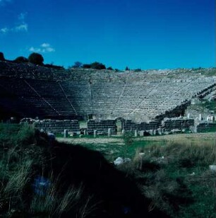 Dodona, Theater, Blick in die steile Cavea, Höhe 24 m