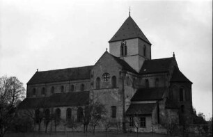 Schwarzach: Romanische Kirche; Gesamtansicht außen