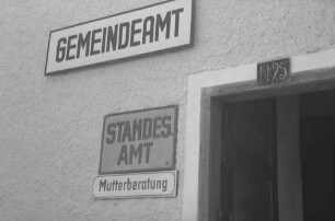 Emmersdorf: Schild, Standesamt, Mutterberatung