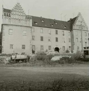 Schloss Trebsen, Haupteingangsfront von Westsüdwest