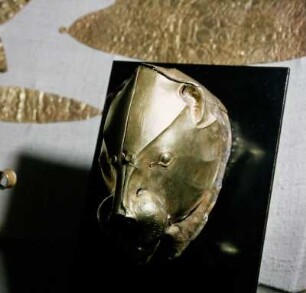 Athen. Archäologisches Nationalmuseum. Goldenes Rhyton Löwenkopf, von kretischen Toreuten. Aus Schachtgrab IV von Mykene