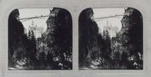 Schloß Neuschwanstein aus der Pöllatschlucht mit Marienbrücke
