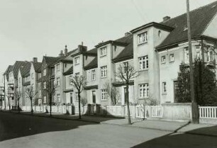 Güstrow. Parumer Straße. Reihenhäuser Nummer 10-18