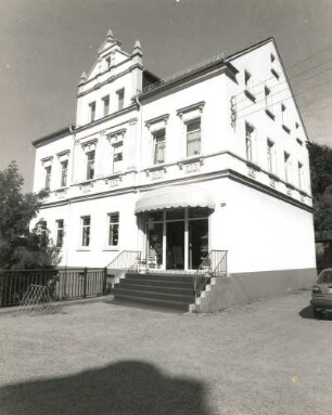 Gersdorf (Chemnitzer Land), Hauptstraße 229. Wohnhaus mit Ladeneinbau (um 1890)
