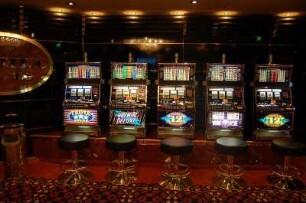 Kreuzfahrtschiff "Musica" : Casino auf Deck 7 im italienischen Kreuzfahrtschiff "Musica", 2550 Passagiere, 89.600 BRZ Tonnen, MSC-Reederei, aufgenommen 2006