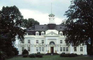 Blumendorf: Gut: Herrenhaus: Nordfassade Hofseite