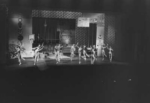 Szenenbilder aus "Karambolage", Operette von Conny Odd (Carlernst Ortwein) mit Libretto von Maurycy Janowski. Metropol-Theater Berlin, 02.04.1971