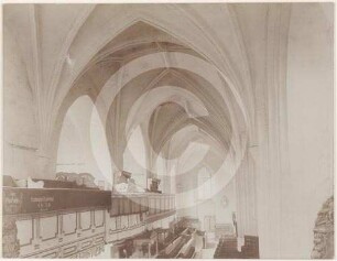 Seitenschiff der evangelischen Pfarrkirche Haynau mit Emporenanlage