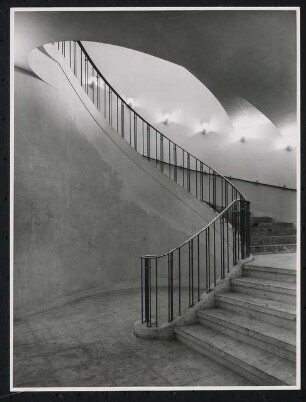 Stadthalle, Mülheim an der Ruhr Umbau: Wendeltreppe Foyers