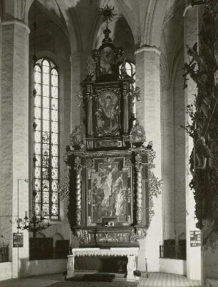 Altaraufsatz mit Darstellungen von Abendmahl, Kreuzigung, Auferstehung und Himmelfahrt
